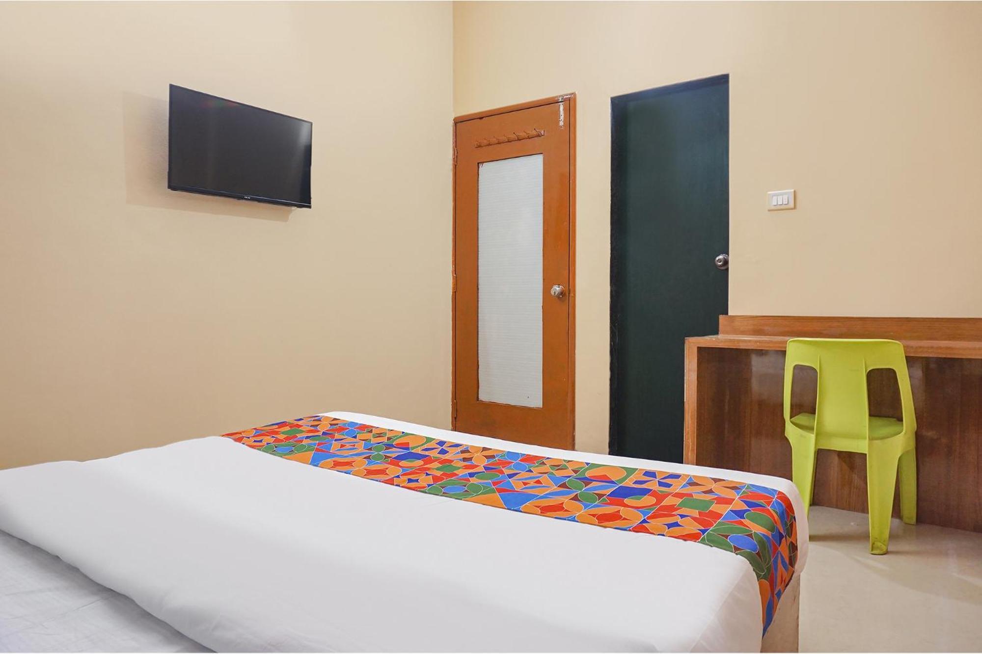 פונה Fabhotel Falcon Inn -Behind The Dmart Baner מראה חיצוני תמונה