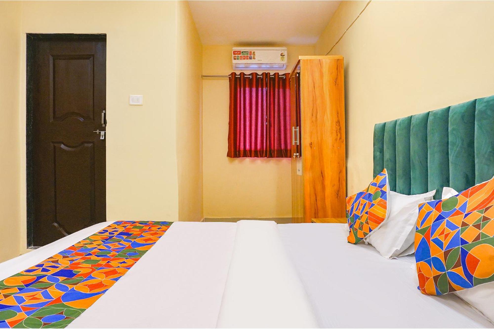 פונה Fabhotel Falcon Inn -Behind The Dmart Baner מראה חיצוני תמונה