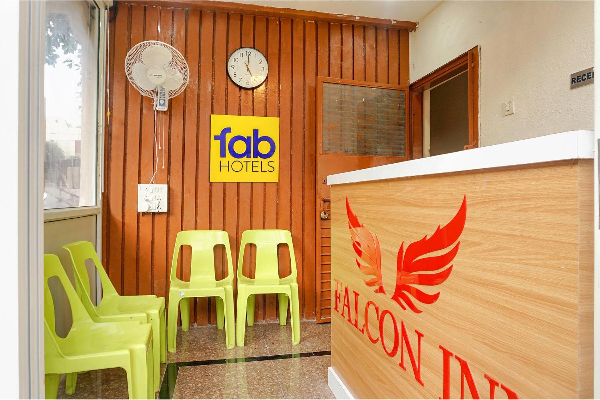 פונה Fabhotel Falcon Inn -Behind The Dmart Baner מראה חיצוני תמונה